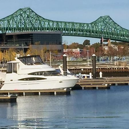 Hotel Sea Pearl Boston Yacht Exterior foto