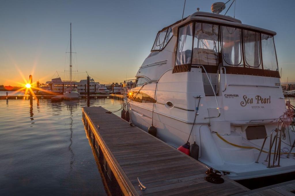 Hotel Sea Pearl Boston Yacht Exterior foto