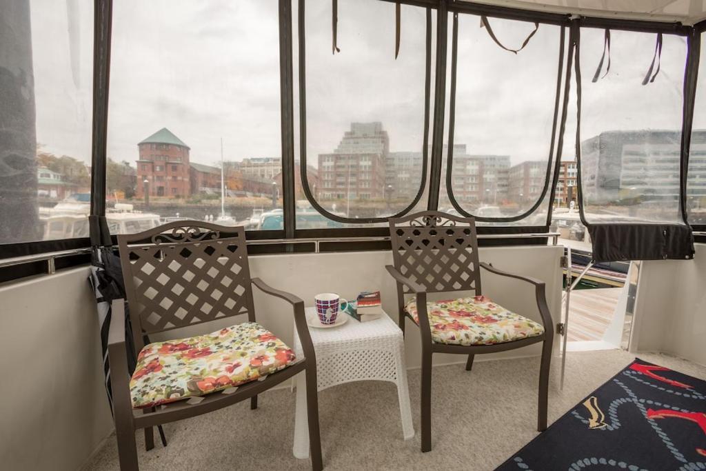Hotel Sea Pearl Boston Yacht Exterior foto