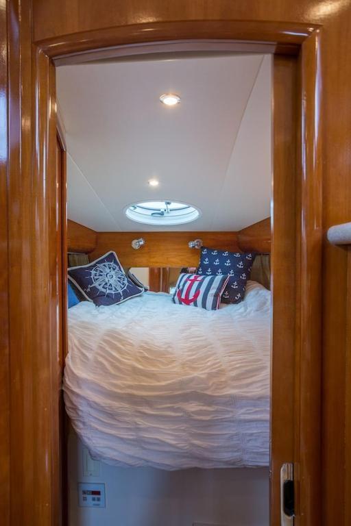 Hotel Sea Pearl Boston Yacht Exterior foto